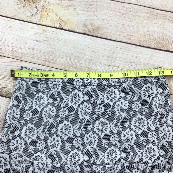 Forever 21 floral skirt - Picture 4 of 5